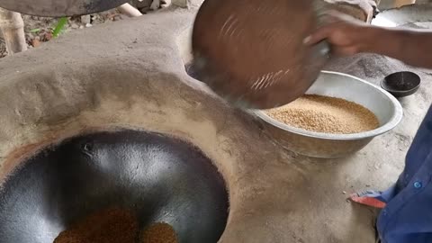 Crispy puffed rice Making|Unique Food Of India 🇮🇳😱