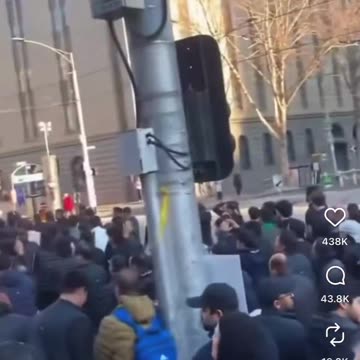 This man acknowledging the threat of Islam and it has half a million Likes. People are waking up