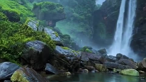 Laxapana Waterfall in srilanka