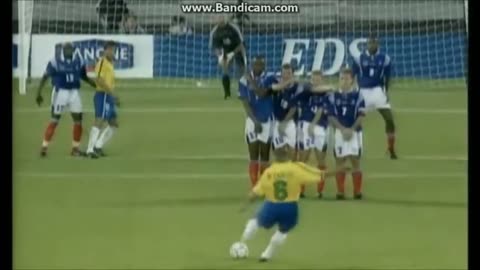 Roberto Carlos amazing free kick for Brazil