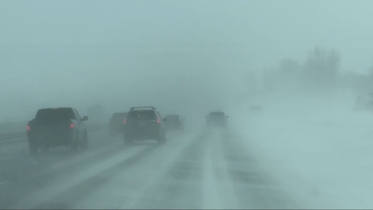 Winter Snow Storm Chasing - Blizzard Condition in Ontario as Cold Air arrived from North