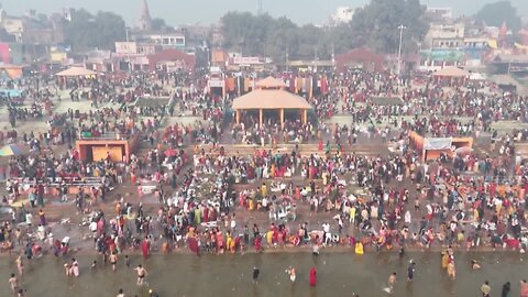 Maha Kumbh 2025 _ Maha Kumbh_ Long traffic Queues In Prayagraj Leave Commuters Frustrated