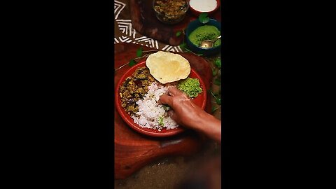 ഉപ്പു ചേർത്ത് അരച്ചാലെ ഇലകൾ അരയ്ക്കുമ്പോൾ പച്ച ചുവയ്ക്കാതിരിക്കു..🌿 _ Sarang Family _ Dakshina