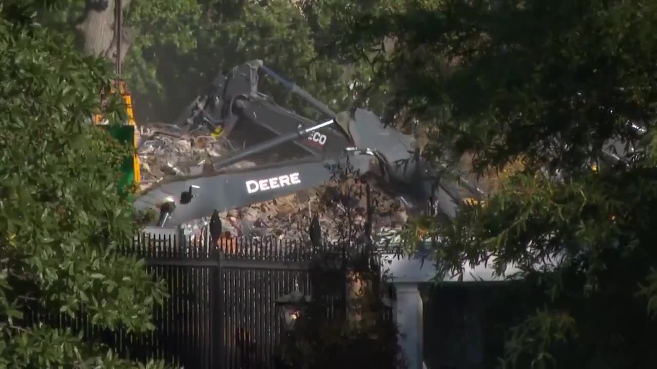 The U.S. Secret Service has shut down access to Ellipse Park