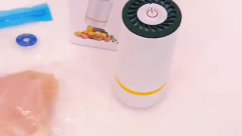 Portable Vacuum Sealing Machine – Keep Food Fresh Instantly | Kitchen Must Have 2025