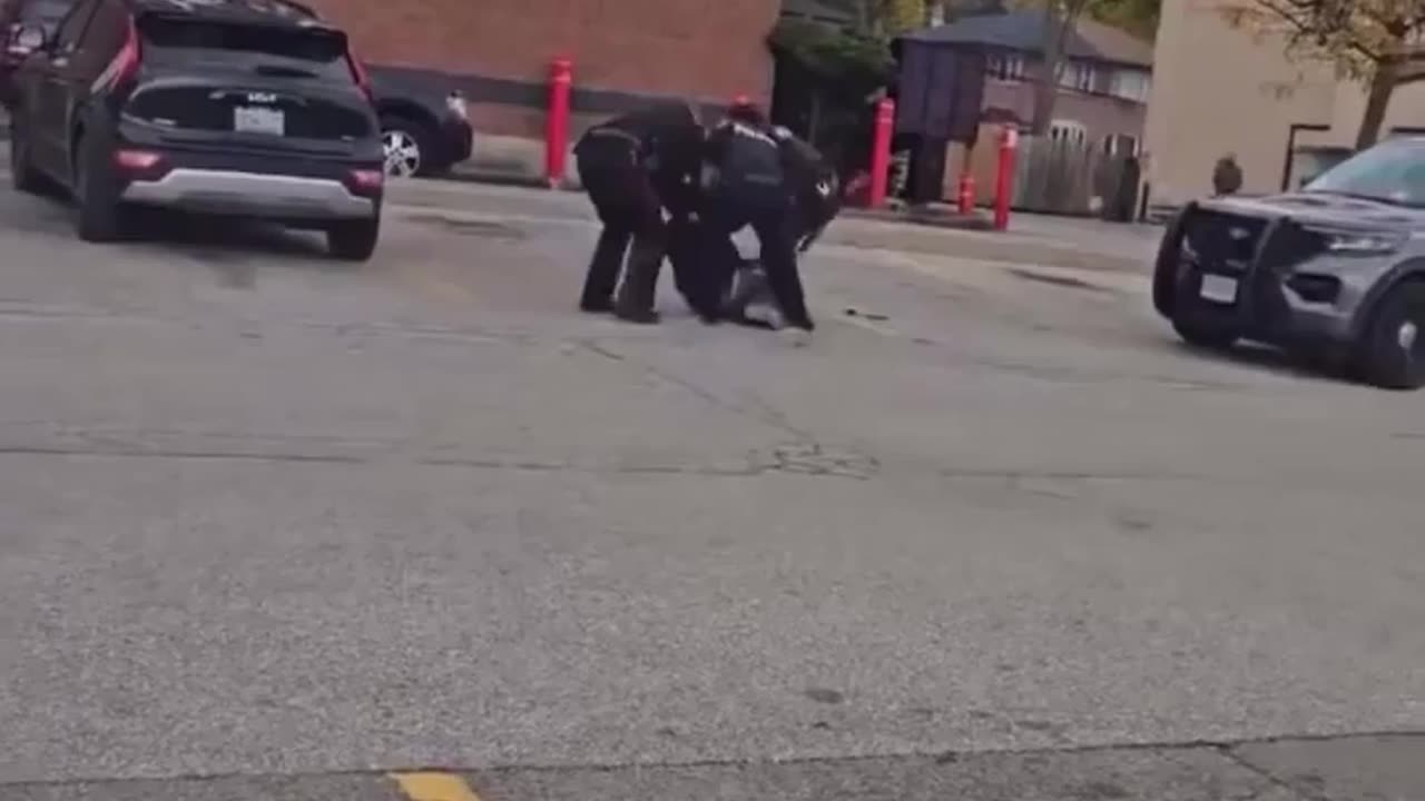 They Got Some "Smart" Cops In Canada! 😂🤦‍♀️😂🔫🚔