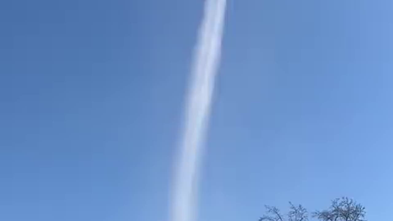 Viral: Tornado Randomly Spawns in NYC
