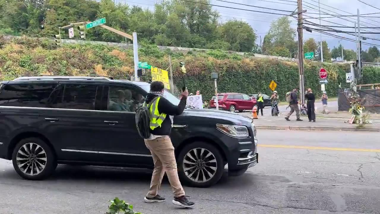Portland Trantifa terrorists attempt to block residents from reaching their homes.