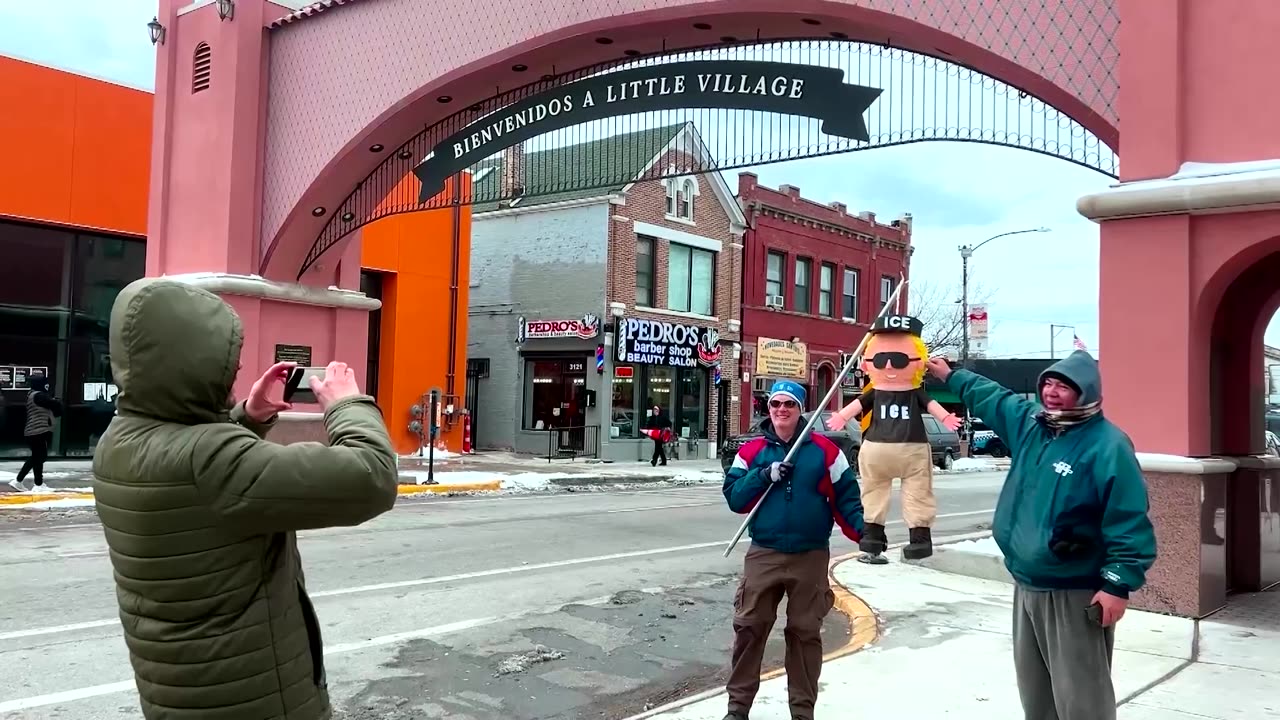 ICE pinata gets a reaction at Chicago protest