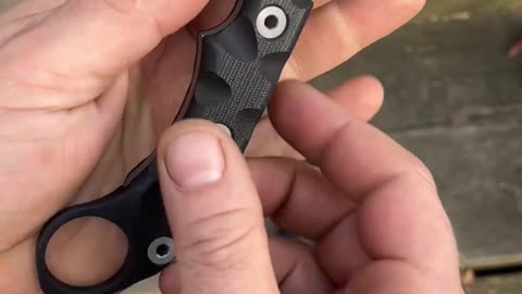 These Grips are AMAZING! 🤯🔪😱 #edc #everydaycarry #shorts #youtubeshorts