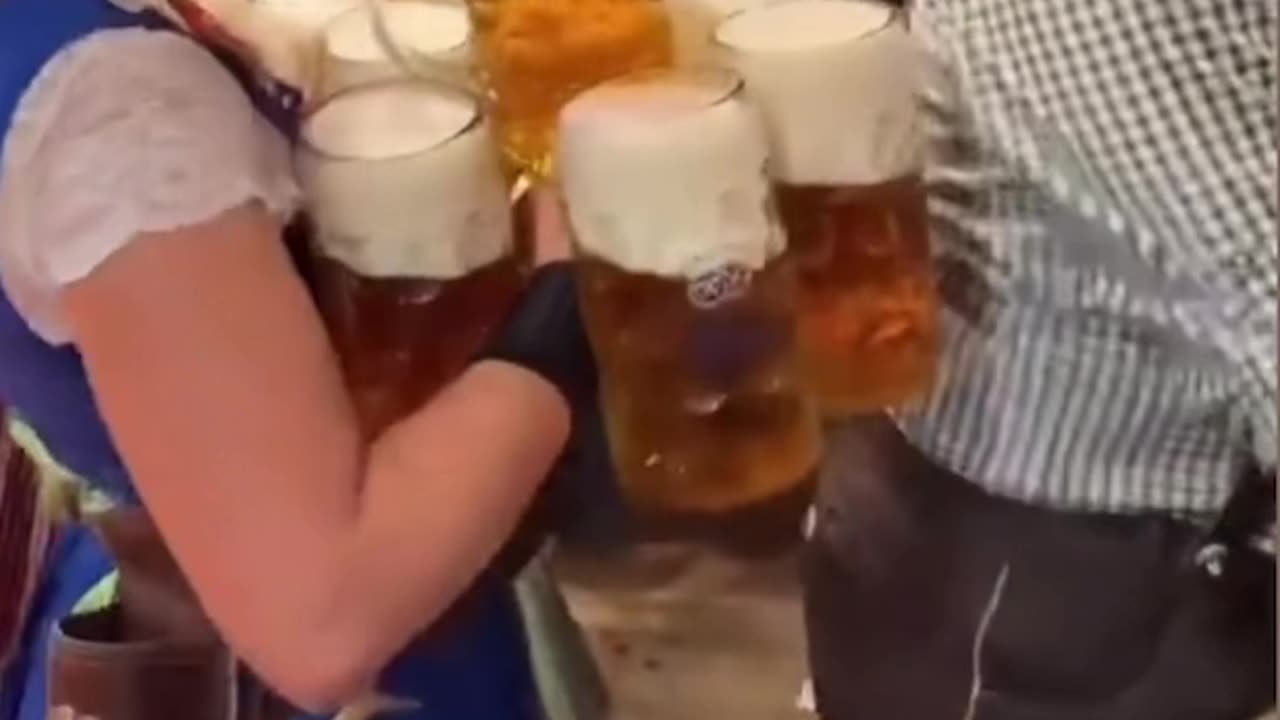 World’s Fastest Beer Server SHOCKS Oktoberfest Crowd!