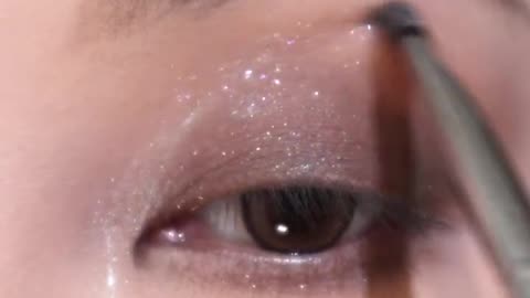 "Elegant and Simple Eye Makeup Look"