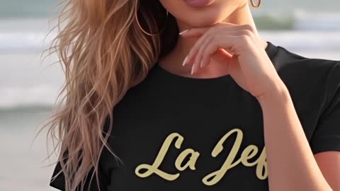 Who else feels like a boss the moment this gold bikini hits their skin? #LaJefa #beachglow