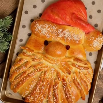 Рецепт праздничного сдобного пирога с сырной начинкой