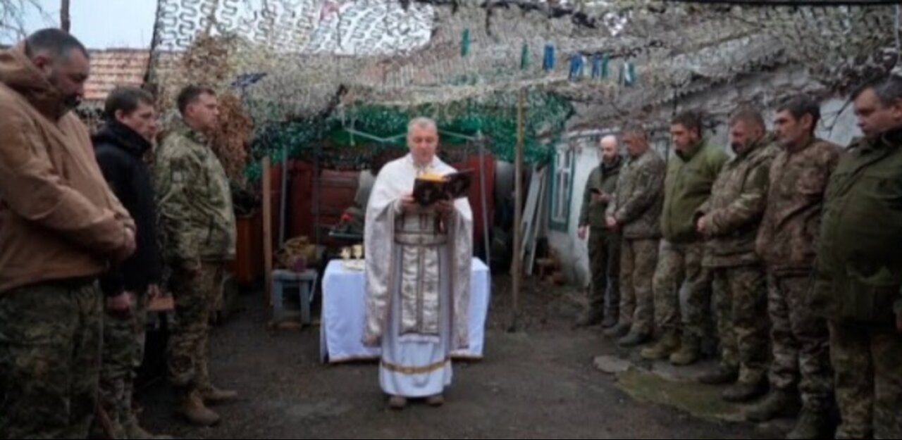 Ukrainian soldiers celebrate Christmas on frontline of war