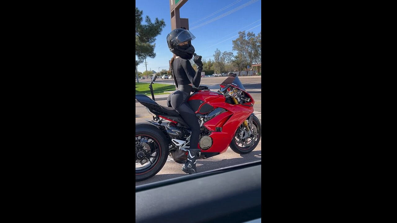 Stop light activities 🏍️🖤