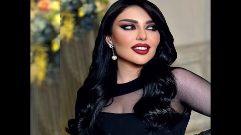 Raneen. Tapony Curvy plus Size Model. Biography Curvy Model. Body Positivity ! Influence.