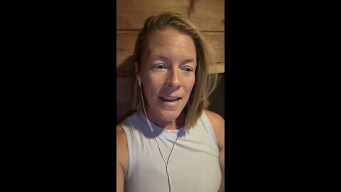 Sauna saga: Santa’s elf takes muscle man pics