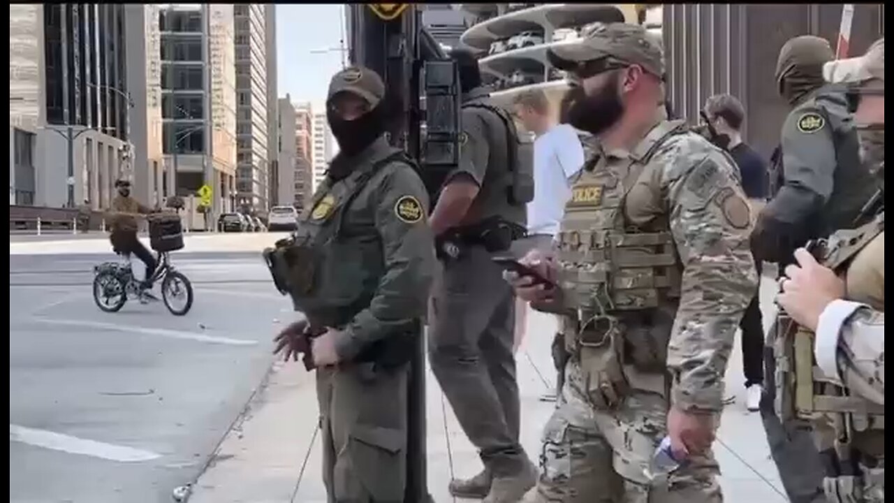 🇺🇸Mass raids to apprehend and deport migrants are underway in the US