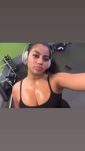 Gianna Sweaty at the gym