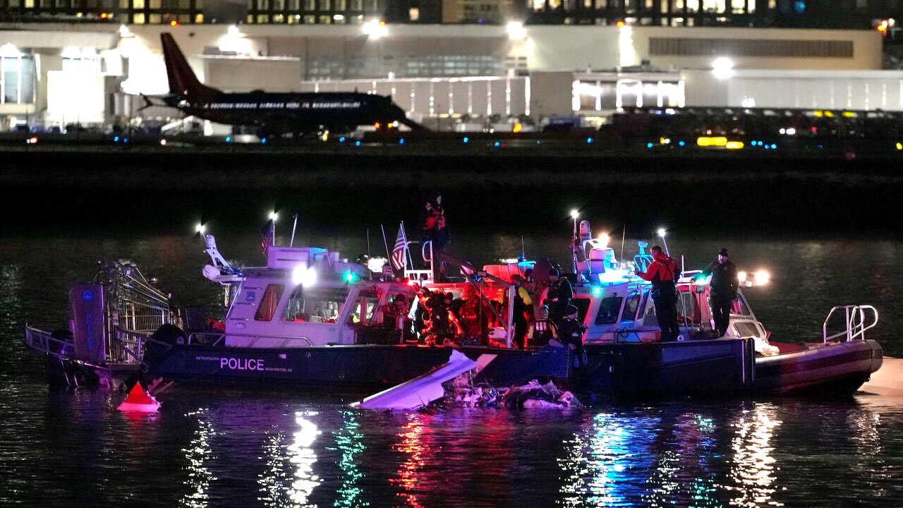 LIVE: Trump delivers remarks on plane crash at Ronald Reagan Airport