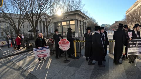 Jews protest against Netanyahu/Trump outside the White House.