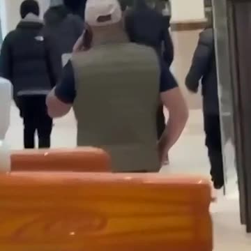 Blacks have knife fight Australia mall