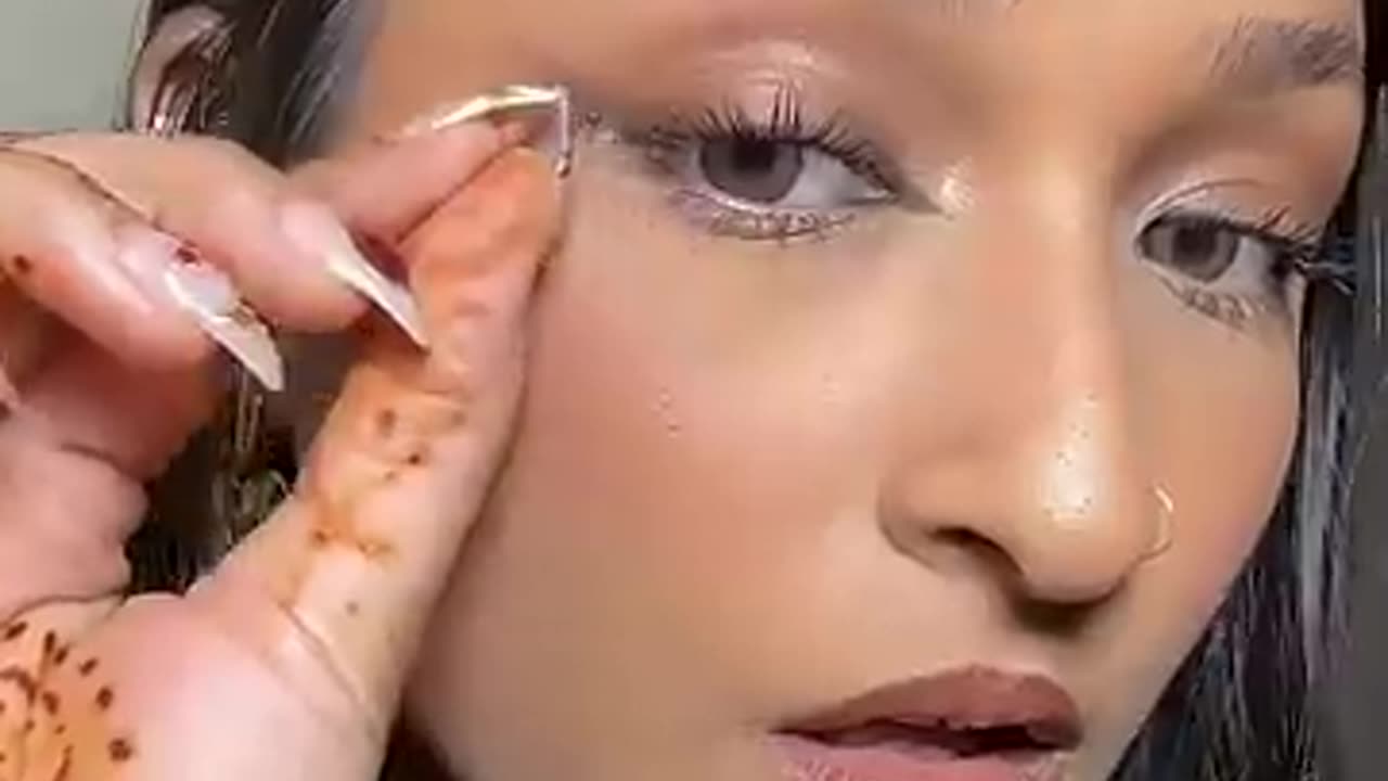 Shocking: Eye makeup tutorial with tape !! #makeuptutorial #makeuphacks #eyeshad