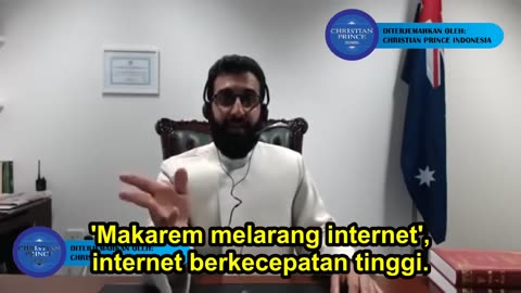 Shia Muslim reading from Hadith