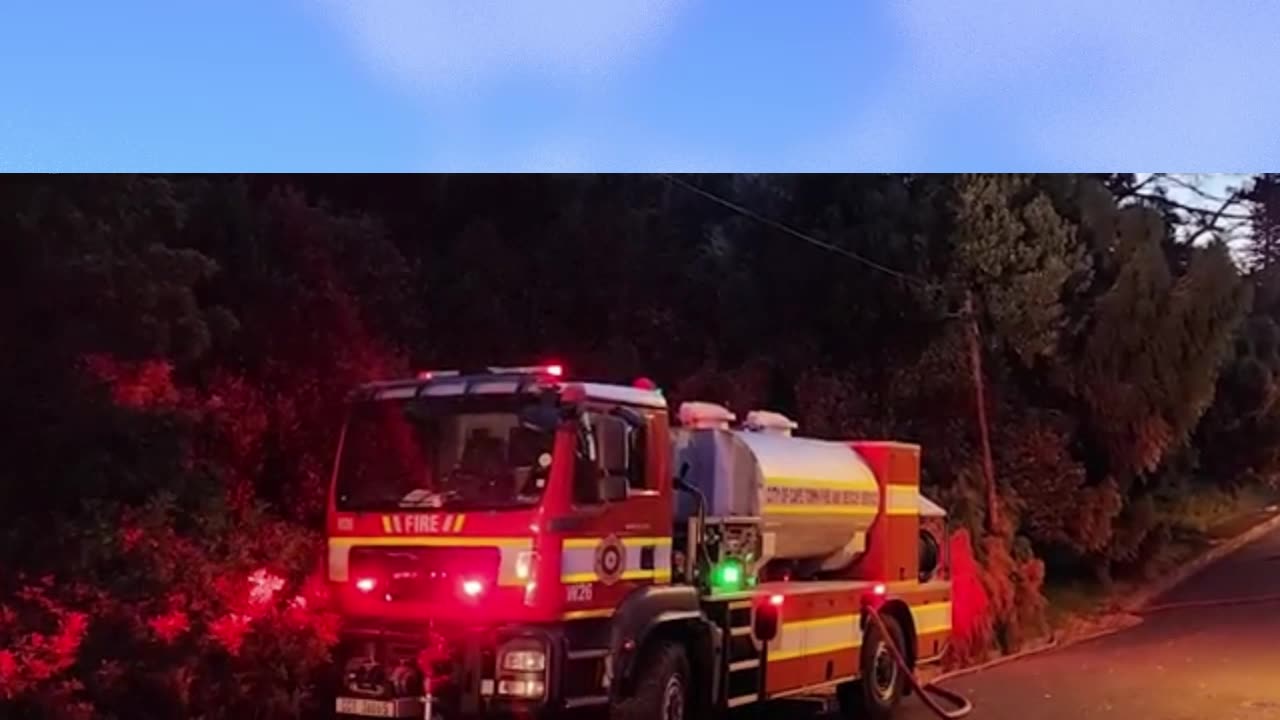 Crews Battle Deer Park Blaze as Flames Spread Toward Devil’s Peak