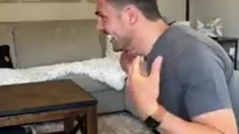 Shocking: Teach your dog to hug! #goldenretriever #dog