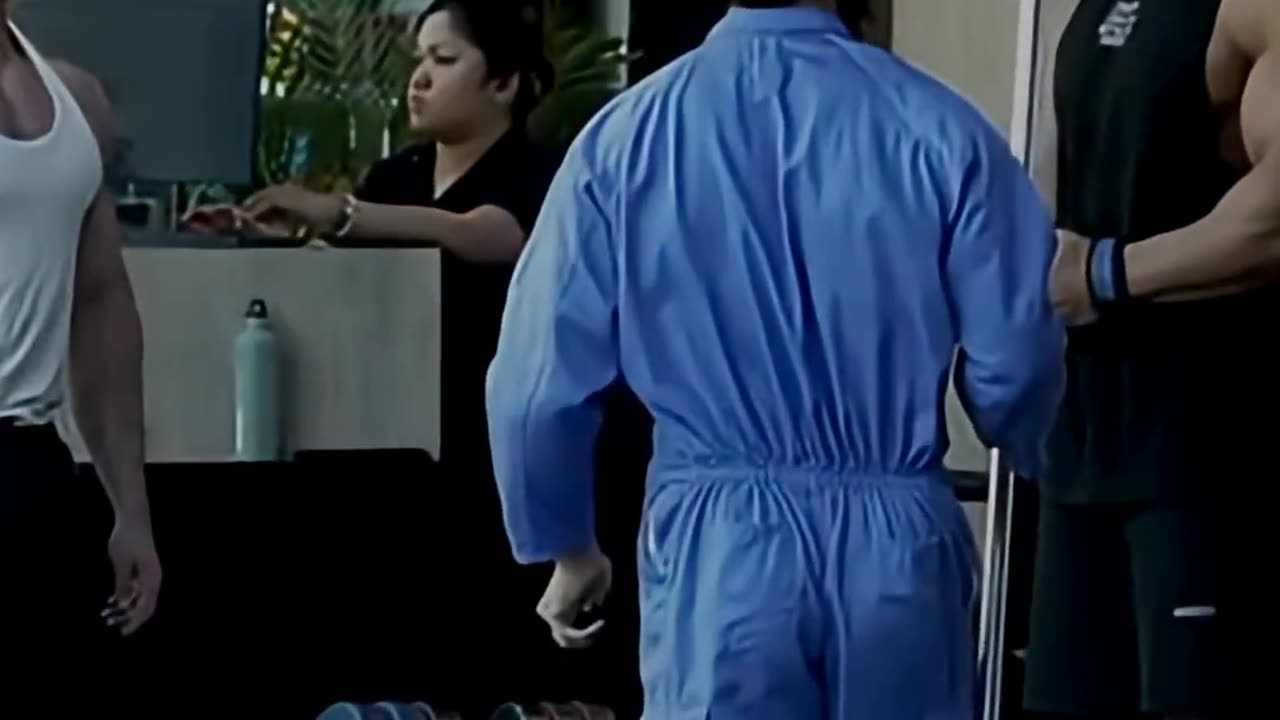 Anatoly the ‘Cleaner’ Shocks Everyone with CRAZY Strength 😂🏋️