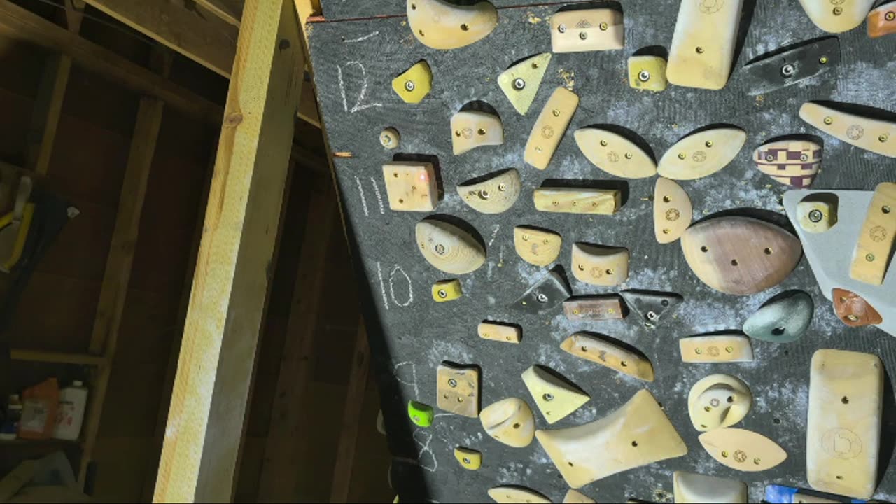 Forcing Cross Move on the Wall