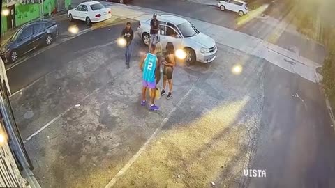 BOLO: Brazen Daytime Robbery Captured on Video In Los Angeles