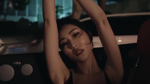 你终会明白 前途比爱情重要 你还会明白爱情比前途更重要 但最后你会明白 对的人都会站在你的前途里