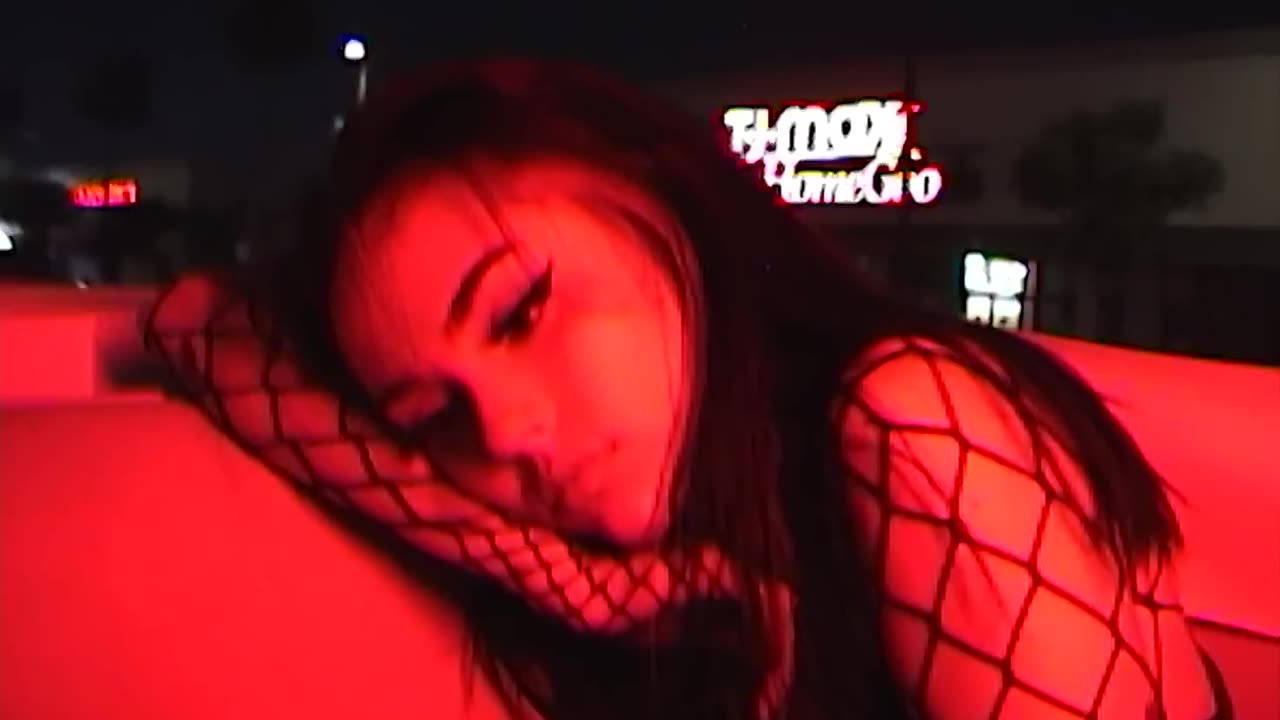 Maggie Lindemann - Different