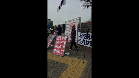지금 국회 앞. 251212