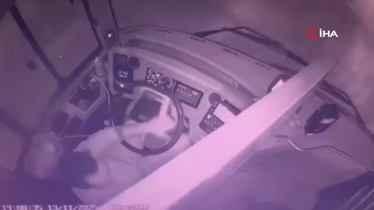 Halk otobüsüne silahlı saldırı anı kamerada