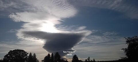This trail today was recorded over the Midwest USA, approx 11:50 AM CST local time.