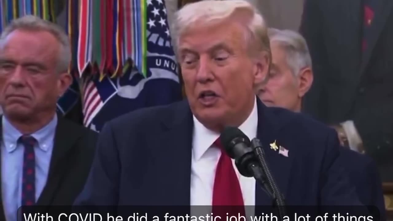 Il falso Trump che elogia Bourla