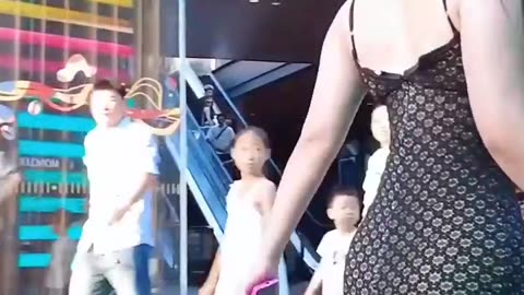 #The people are taking Beautiful girl's pictures