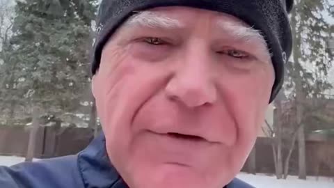 🔥🚨 TIN NÓNG: Thống đốc Tim Walz tỏ ra khá lo lắng khi chúc mọi người Giáng sinh vui vẻ...