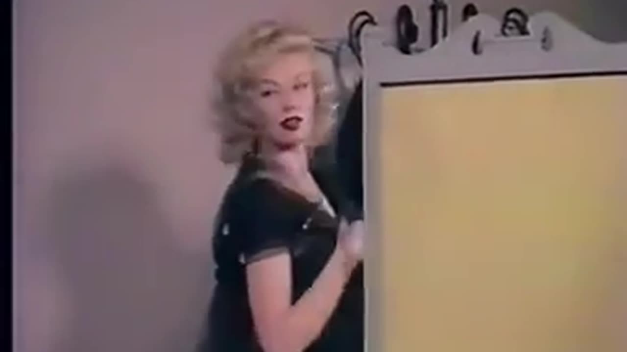 LILI ST CYR STRIPTEASE REMIX