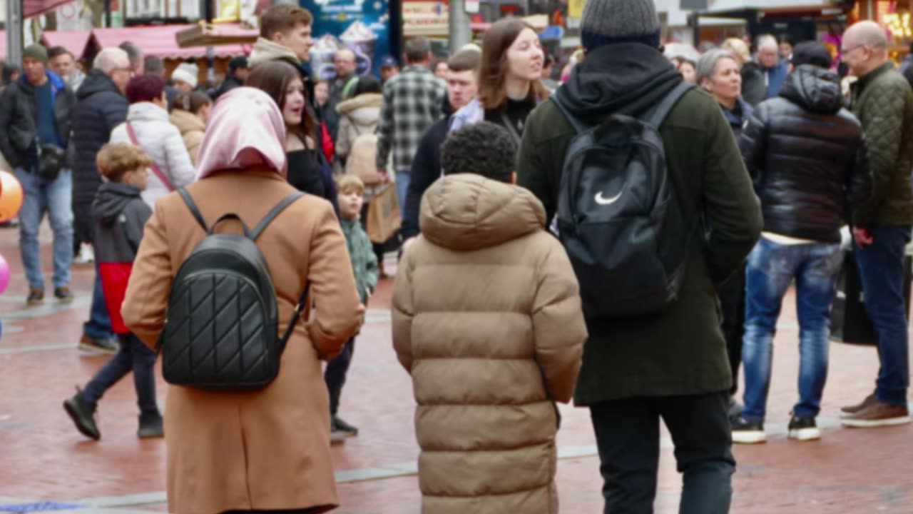 Boxing Day Footfall Down on UK High Streets Despite Discounts