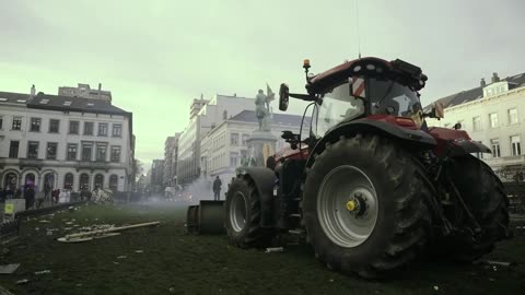 Tysiące rolników, wśród nich Węgrzy, wysyłają wiadomość do Ursuli von der Leyen: obcięcie dopłat rolniczych o 20 procent i wysłanie pieniędzy na Ukrainę jest nie do przyjęcia! Mają rację