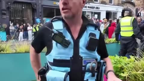Make this scumbag famous.