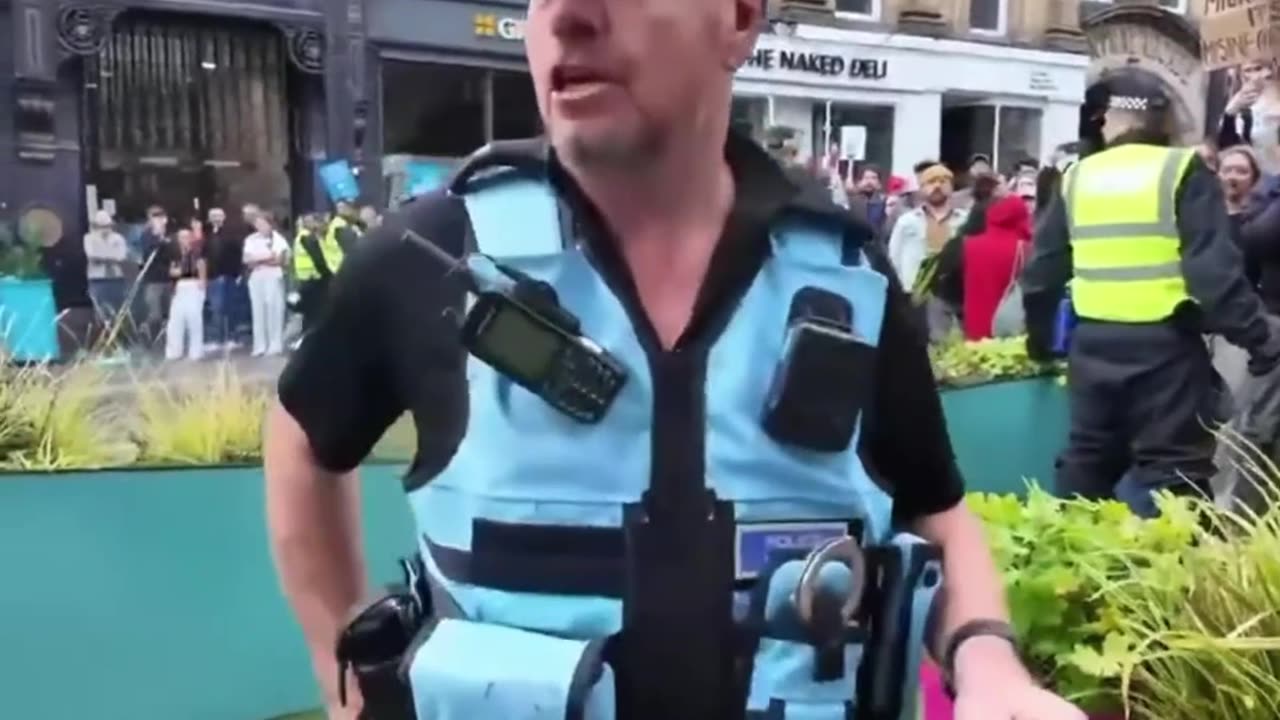 Make this scumbag famous.