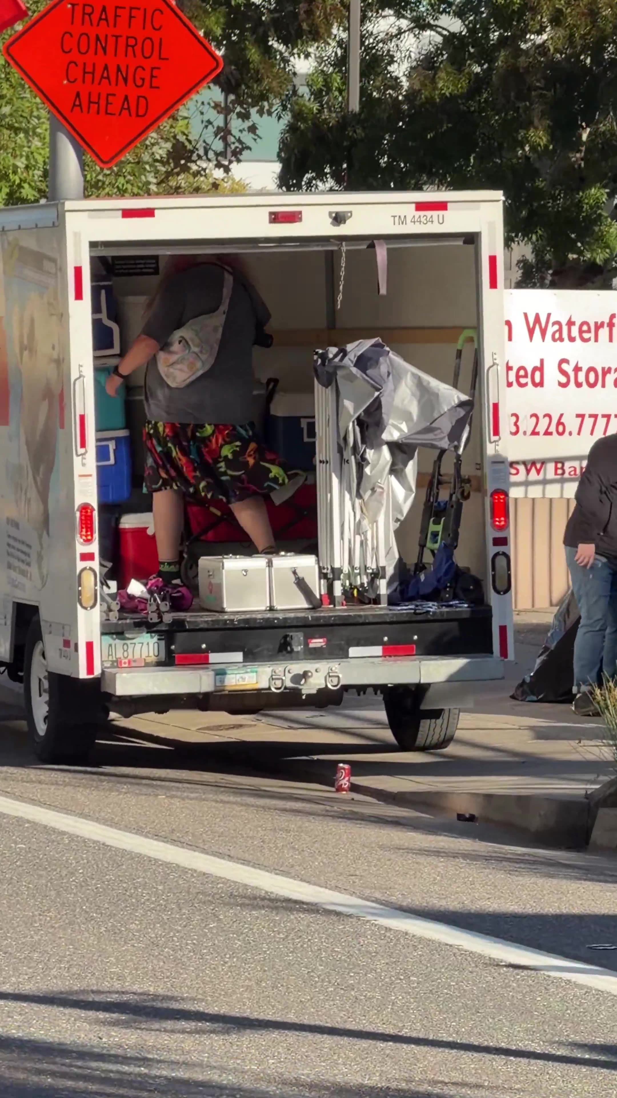 🚨 Here in Portland ANTIFA/Protesters have received a U-Haul full of their gear