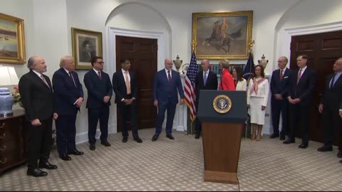 Trump Forces 9 Pharma Execs to Give Americans Christmas Surprise (VIDEO)