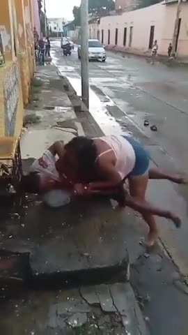 Crazy spanish lady es muy stabby